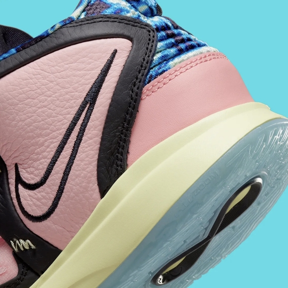 Nike Kyrie Infinity Valentine's Day Basketball Shoes - Picture 3 of 4